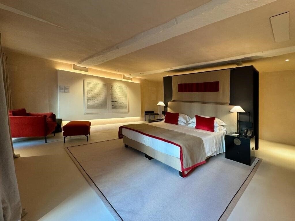 Отель Hotel Palazzo Durazzo Suites 5*