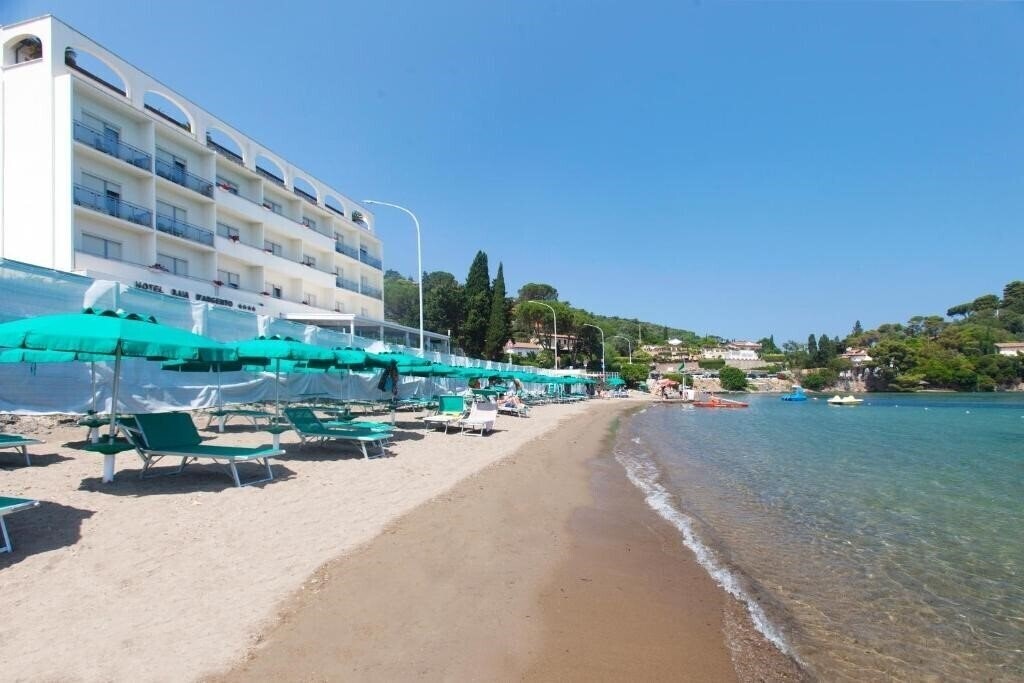 Готель Baia D'Argento 4*