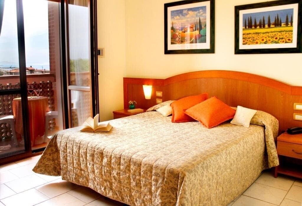Отель Hotel Ariston Marina di Grosseto 3*