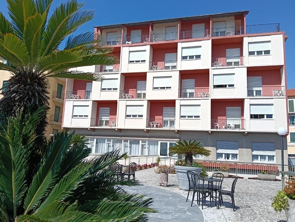Готель Robinia Hotel 3*