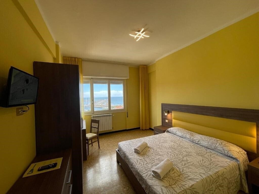 Фото Robinia Hotel 3*