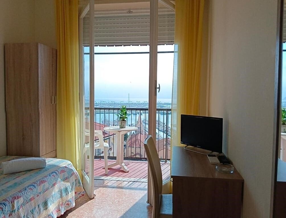Фотографія Robinia Hotel 3*