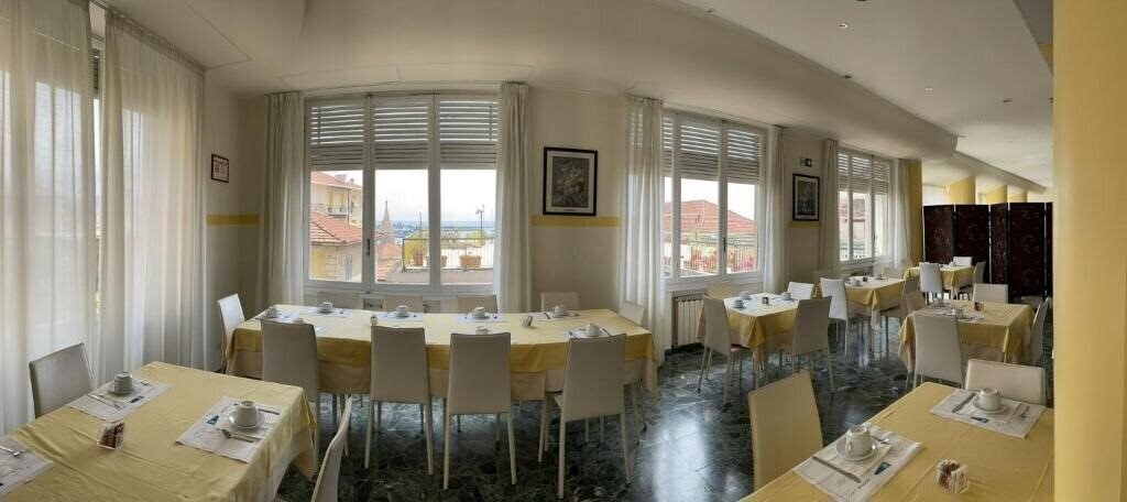 Картинка Robinia Hotel 3*