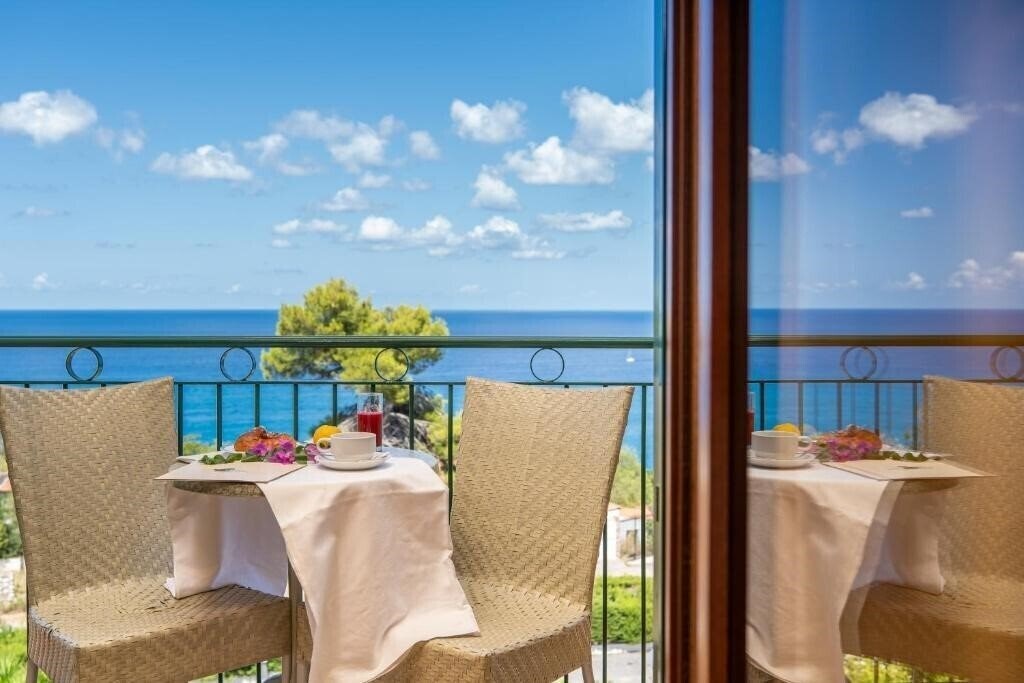 Отель Santa Lucia (Tropea/Parghelia) 4*