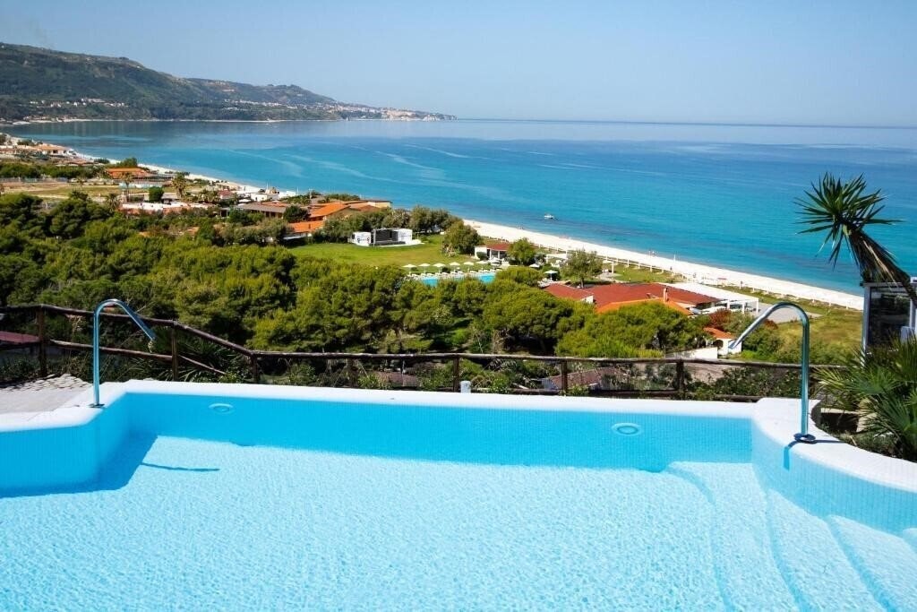 Отель Bv Kalafiorita Resort 4*