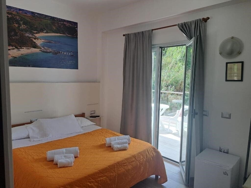 Картинка Umberto Calabria 3*