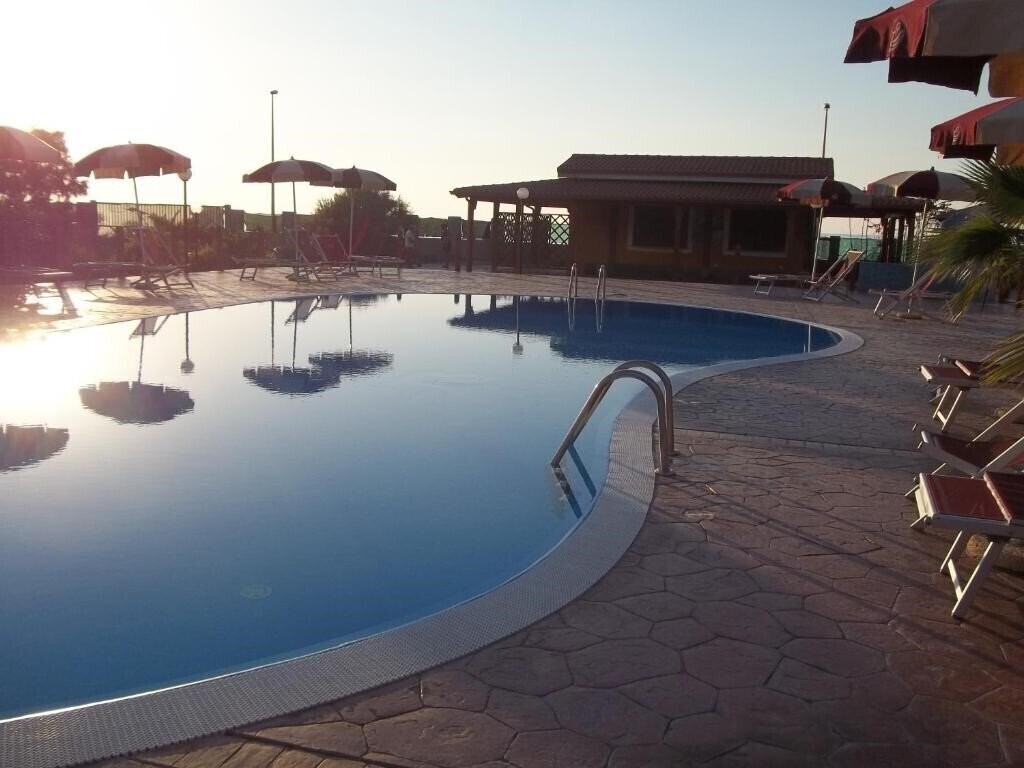Готель Baia Di Zambrone 3*