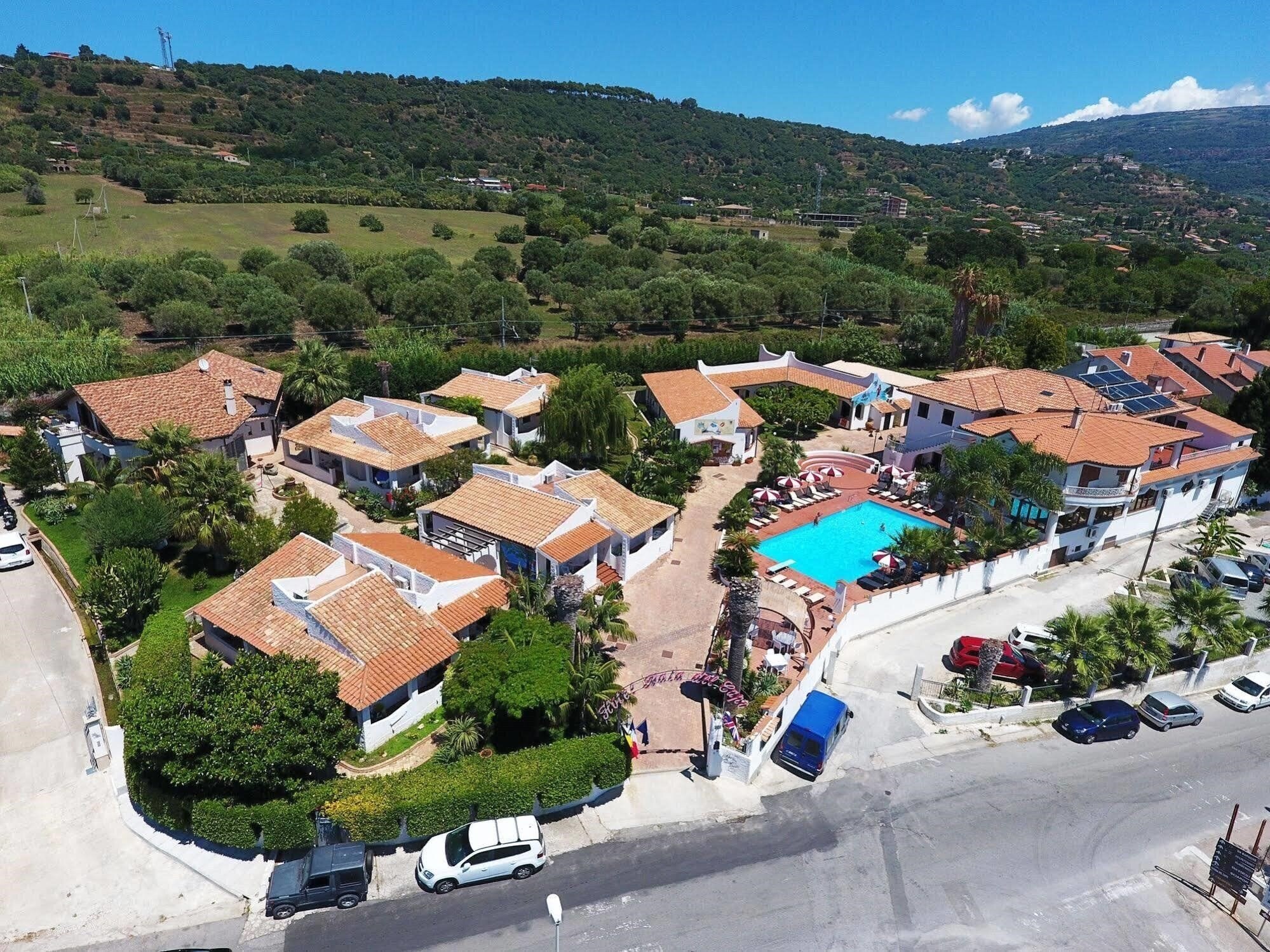 Отель Baia Del Capo 3*