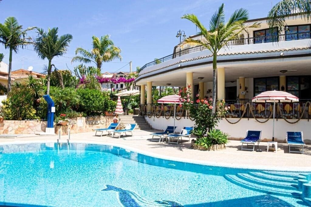 Готель Albergo Incoronato 3*