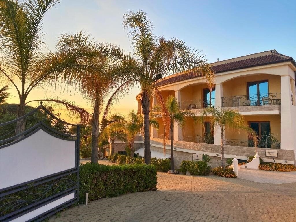 Отель Blu Tropical 4*