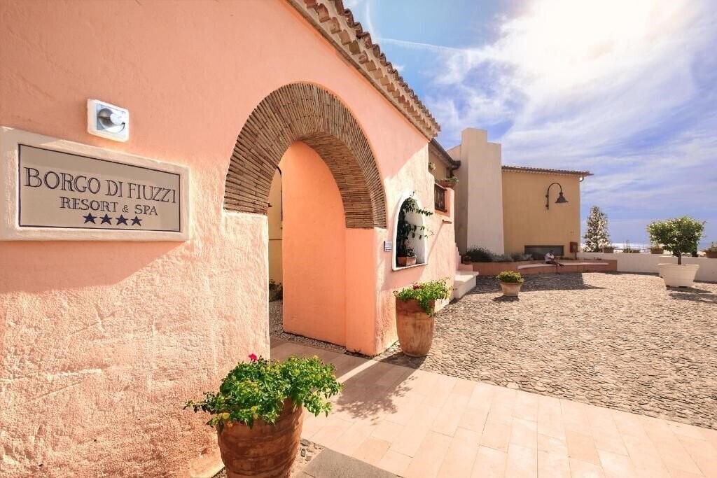 Фото Borgo Di Fiuzzi 4*
