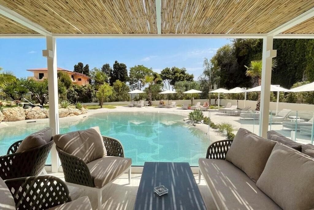 Готель Suite Hotel L’Oasi di Riaci (Santa Domenica) 4*
