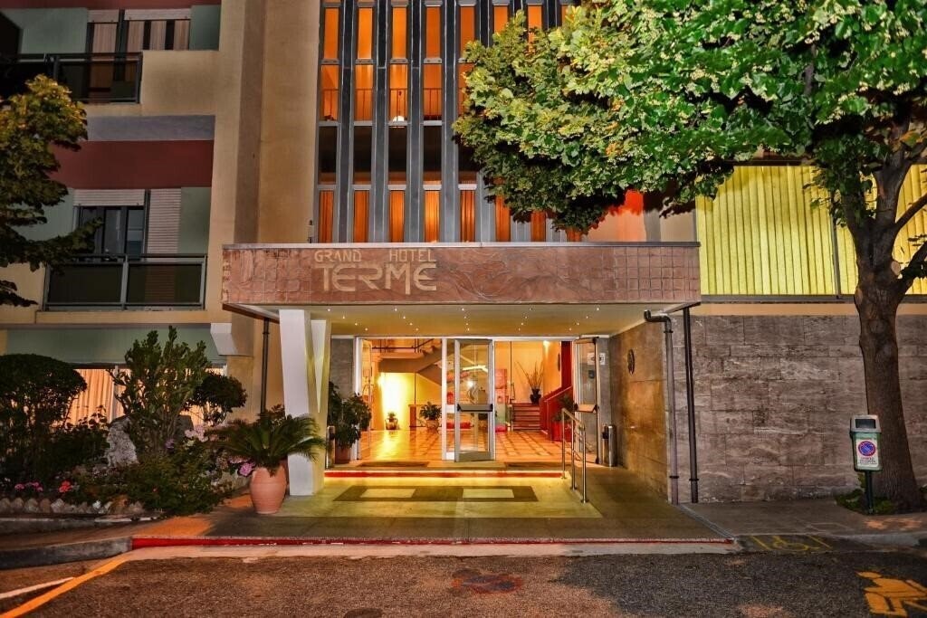 Отель Grand Hotel Terme Luigiane 4*