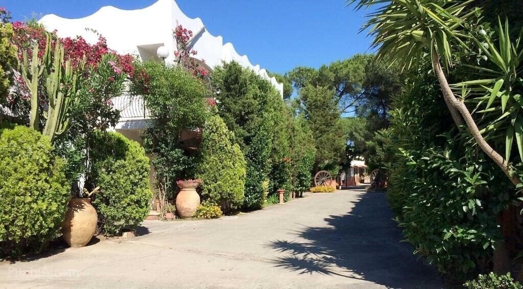 Готель Camping Calabrisella (Villaggio Le Roccelle) отель без категории