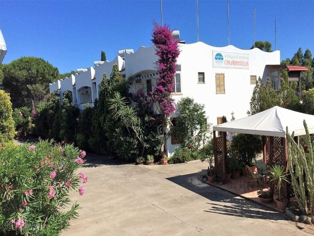 Зображення Camping Calabrisella (Villaggio Le Roccelle) отель без категории