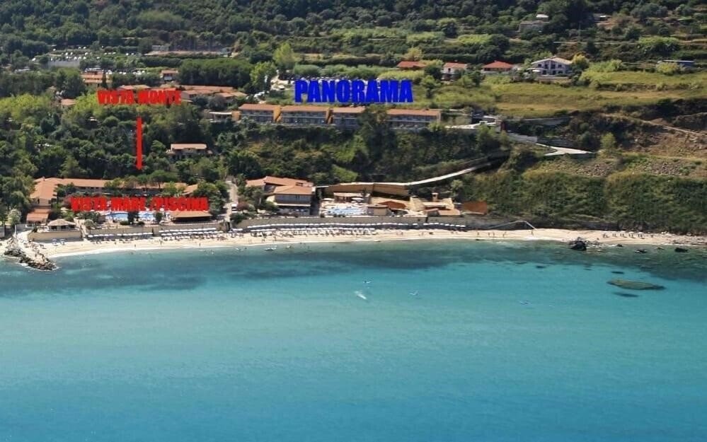 Отель Futura Baia Tropea 4*