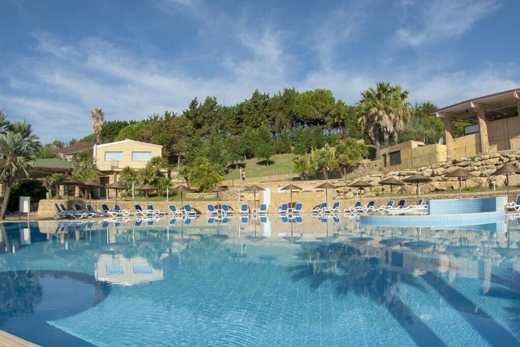 Отель TH Le Castella Baia Degli Dei Village 4*