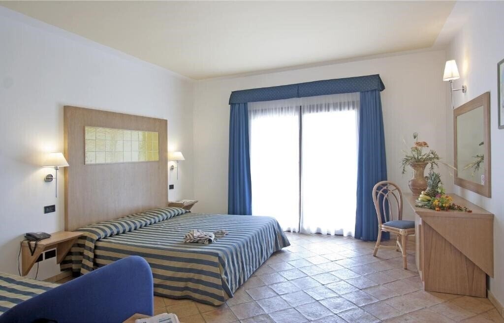 Фото TH Le Castella Baia Degli Dei Village 4*
