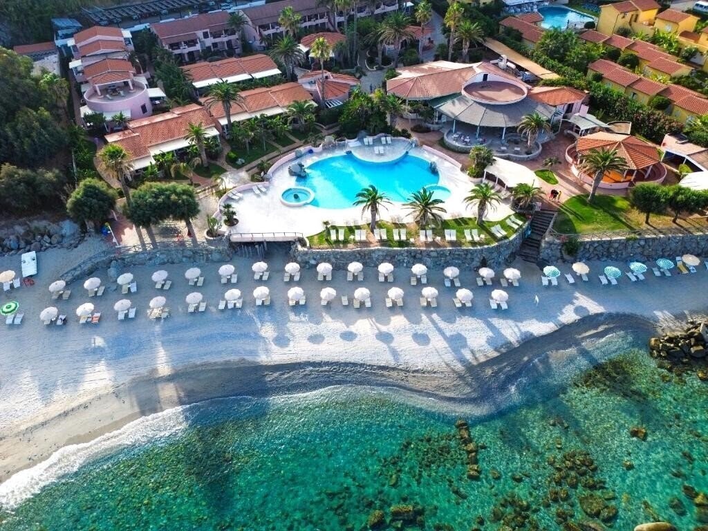 Готель Villaggio Cala Di Volpe 4*