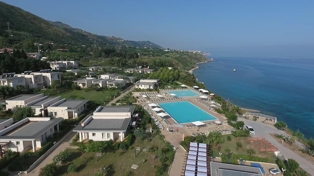 Отель Costa Degli Dei Resort Tropea 4*