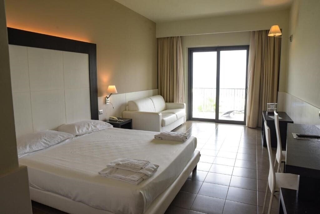 Фото Grand Hotel Balestrieri (Torre Melissa) 4*
