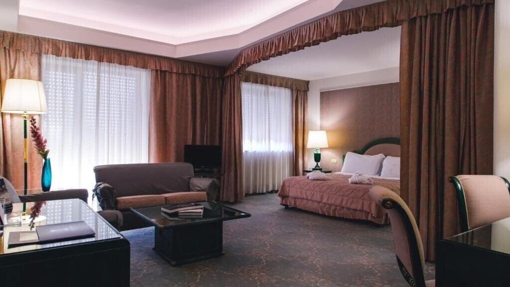 Фото Grand Hotel Excelsior (Reggio Calabria) 4*