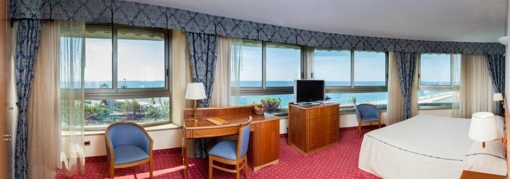 Фото Hotel La Tonnara (Amantea) 4*