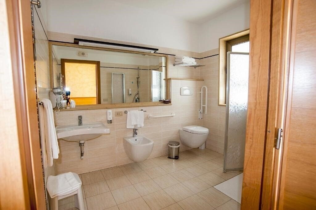 Фотографія Hotel La Tonnara (Amantea) 4*