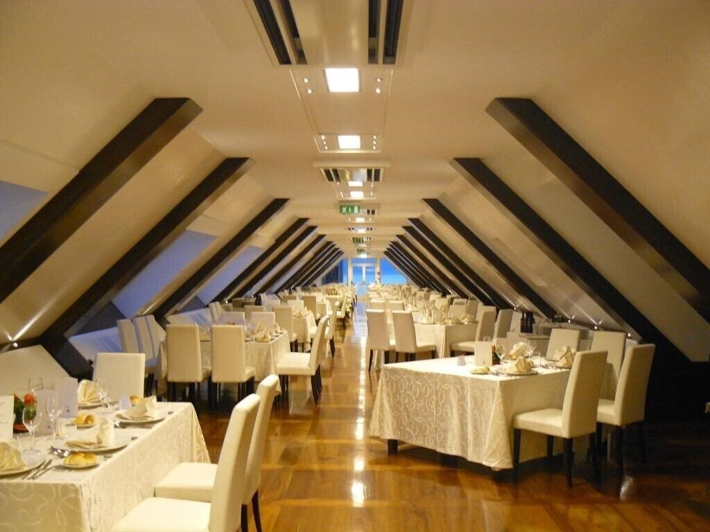 Фотографія E' Hotel (Reggio di Calabria) 4*