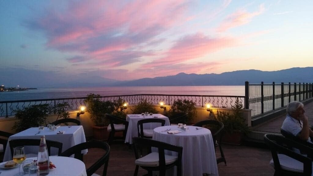 Картинка E' Hotel (Reggio di Calabria) 4*