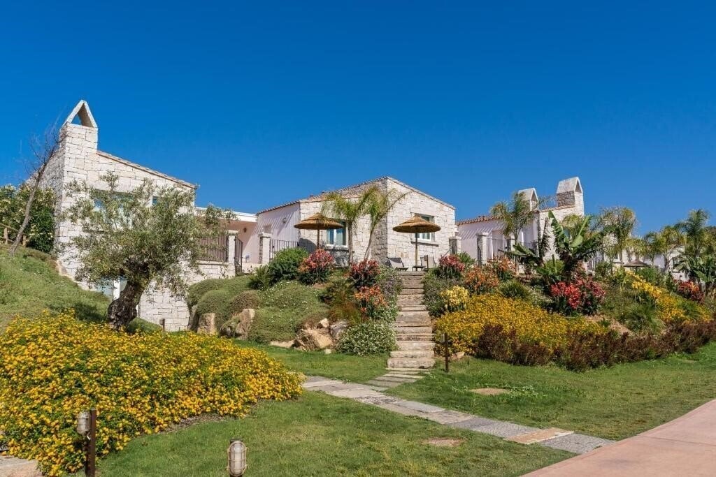 Готель Cala Sinzias Resort 4*