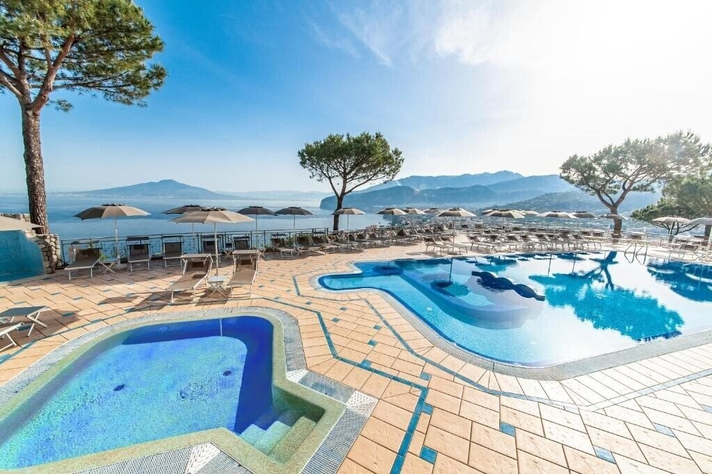 Готель Grand Hotel President 4*