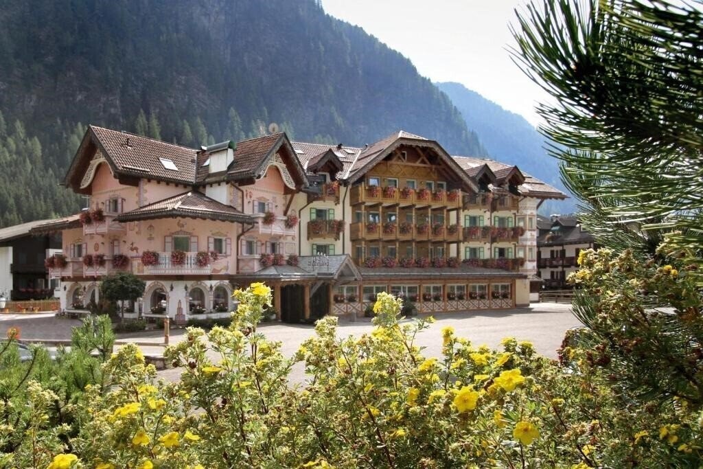 Готель Gran Chalet Soreghes Vital 4*
