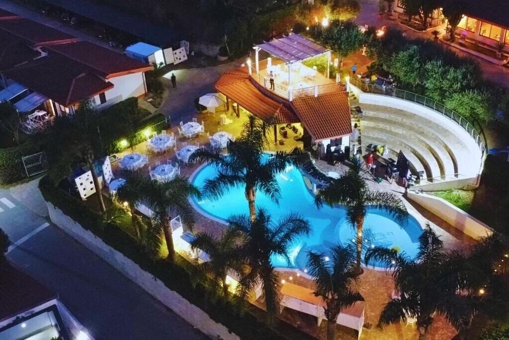 Готель La Taverna Residence Hotel 3*