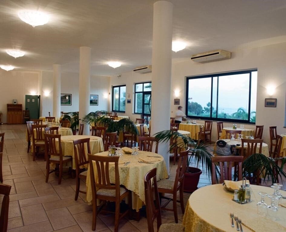 Изображение Villaggio Pineta Petto Bianco 4*