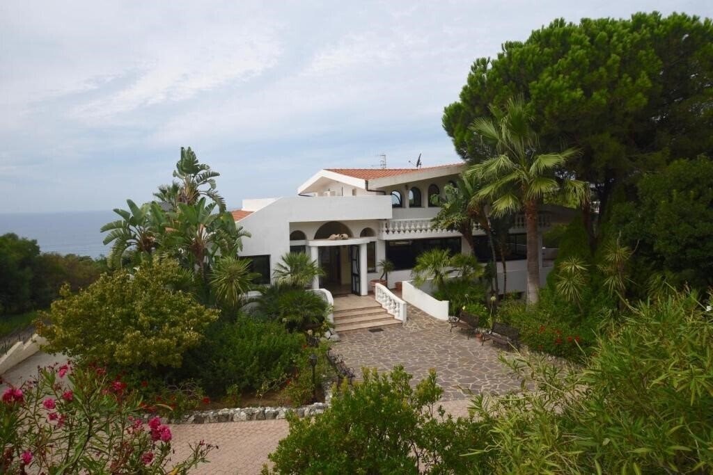 Картинка Villaggio Pineta Petto Bianco 4*