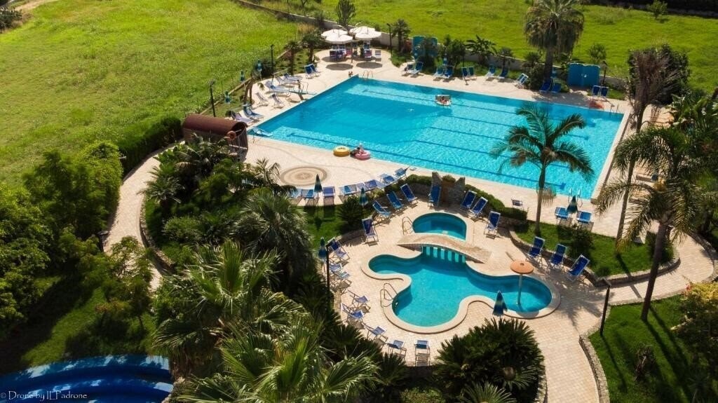 Готель Calabrisella Hotel 3*