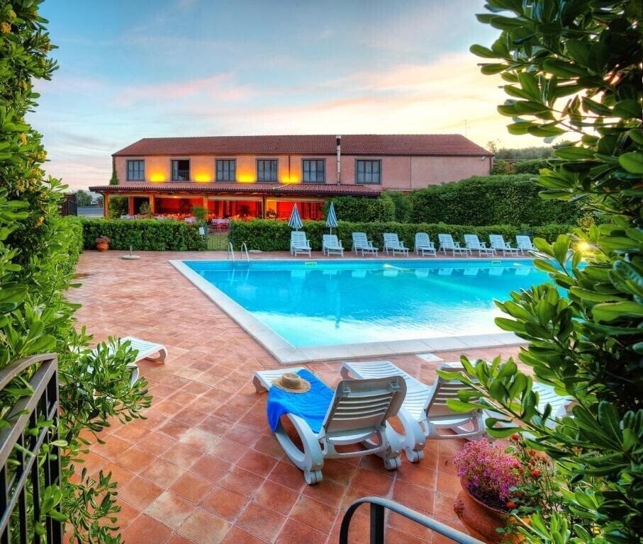 Готель Agriturismo Corte Aragonese 4*