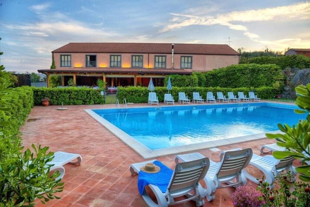 Фотографія Agriturismo Corte Aragonese 4*