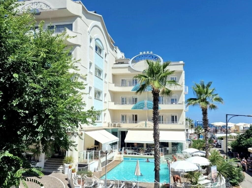 Отель Luxor Beach Hotel Cattolica 4*
