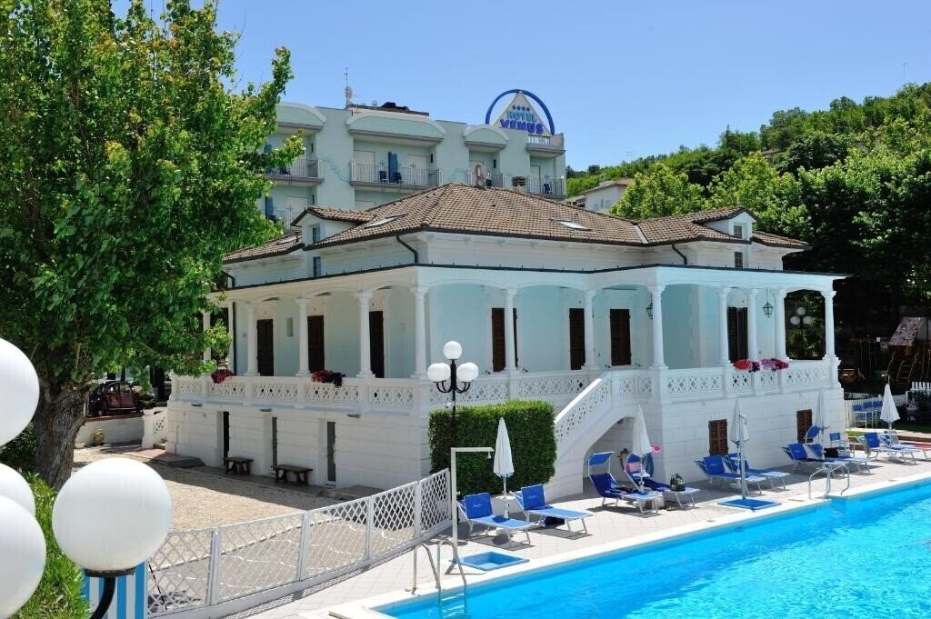 Изображение Venus Hotel Gabicce Mare 4*