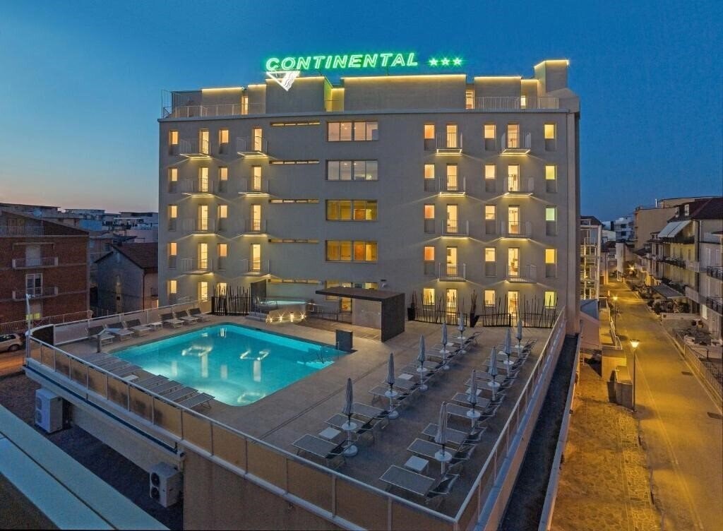 Отель Hotel Continental & Residence Gabicce Mare 3*