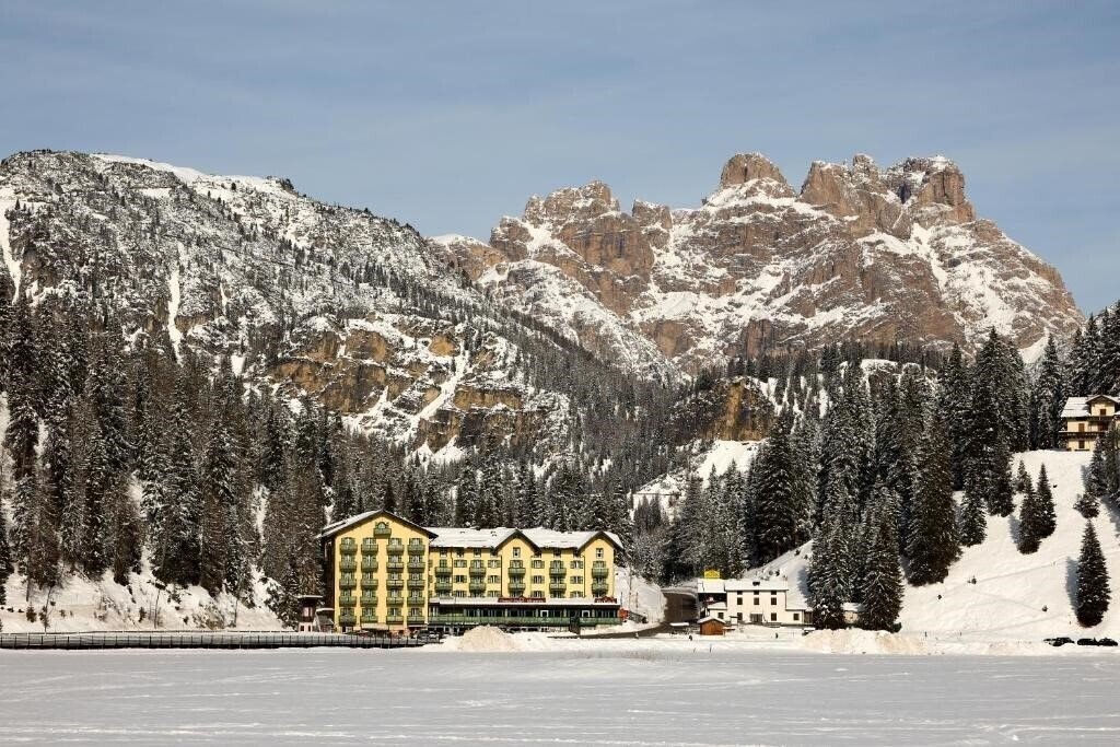 Отель Grand Hotel Misurina 4*