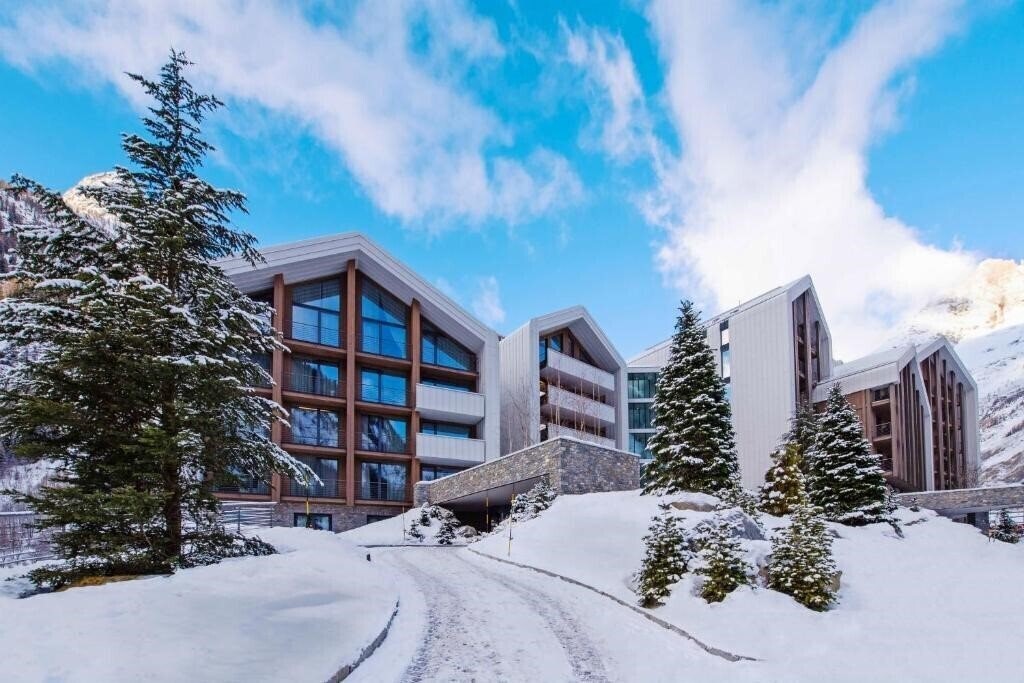 Отель Th Courmayeur 4*