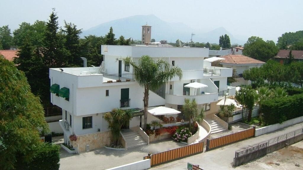 Готель Paistos Hotel (Paestum) 3*