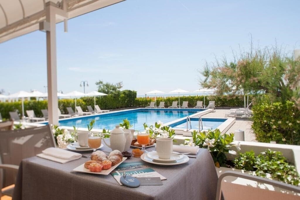 Отель Imperial Palace 3*