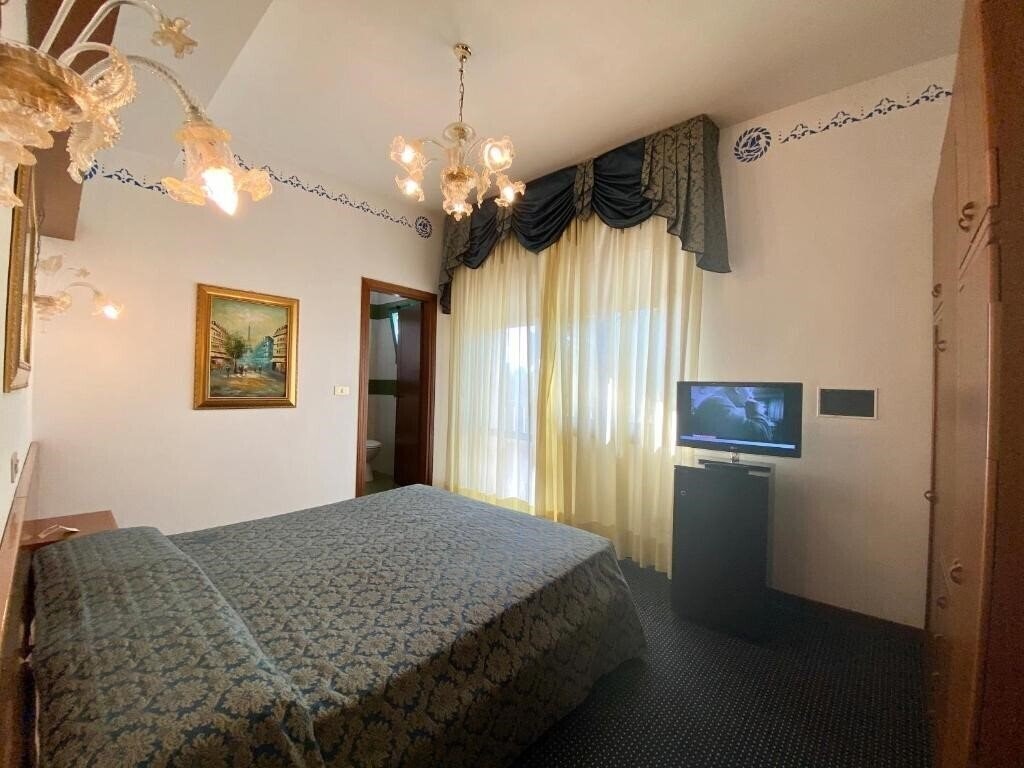 Отель Florida 4*