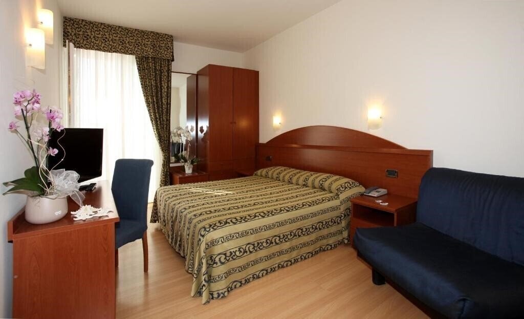 Фото Santiago Hotel 3*