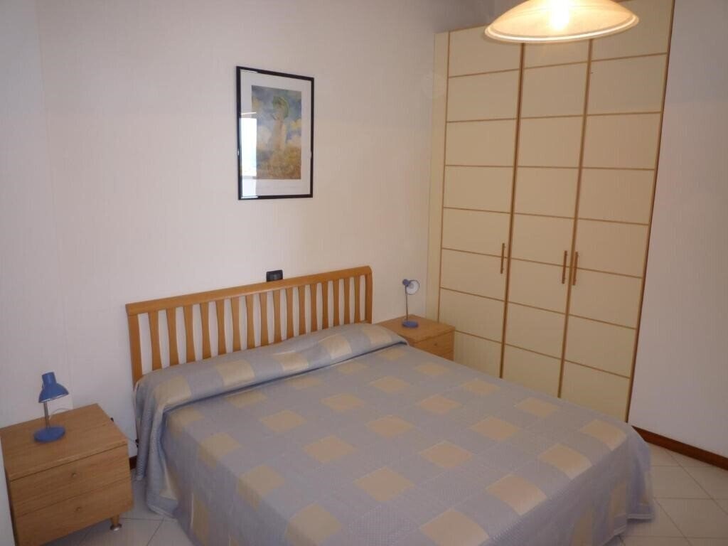 Фото Apartments Semiramis 2*