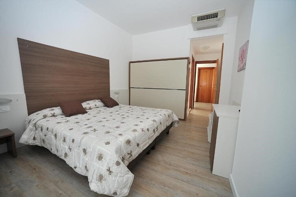 Фотографія Hotel Germania 3*